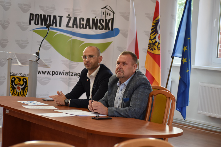 Ilustracja do informacji: Nowe autobusy zasilą komunikację w Powiecie Żagańskim